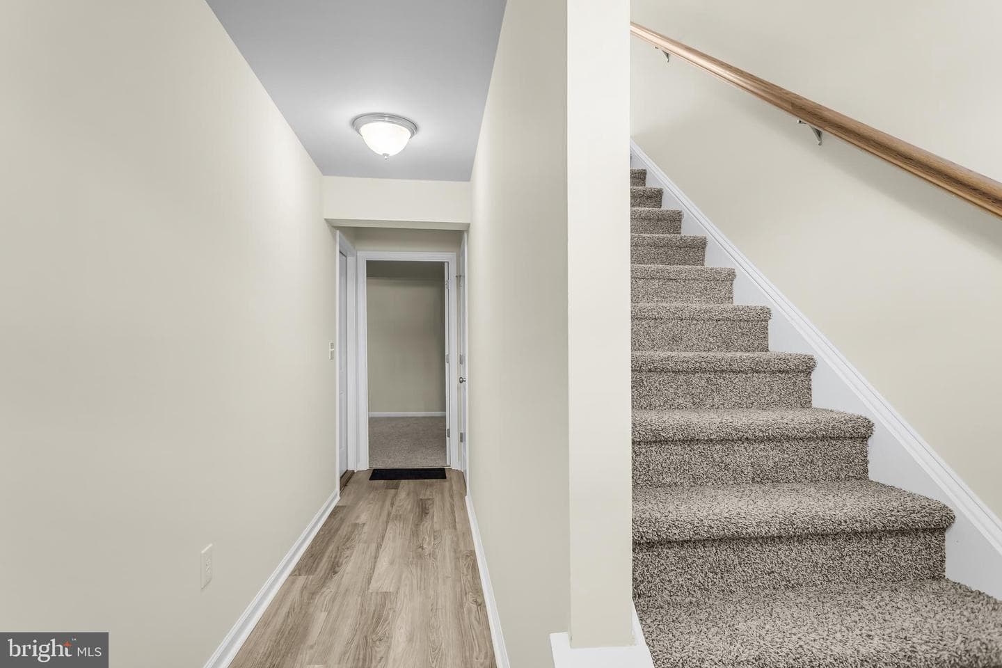 727 Gregs Drive photo 2