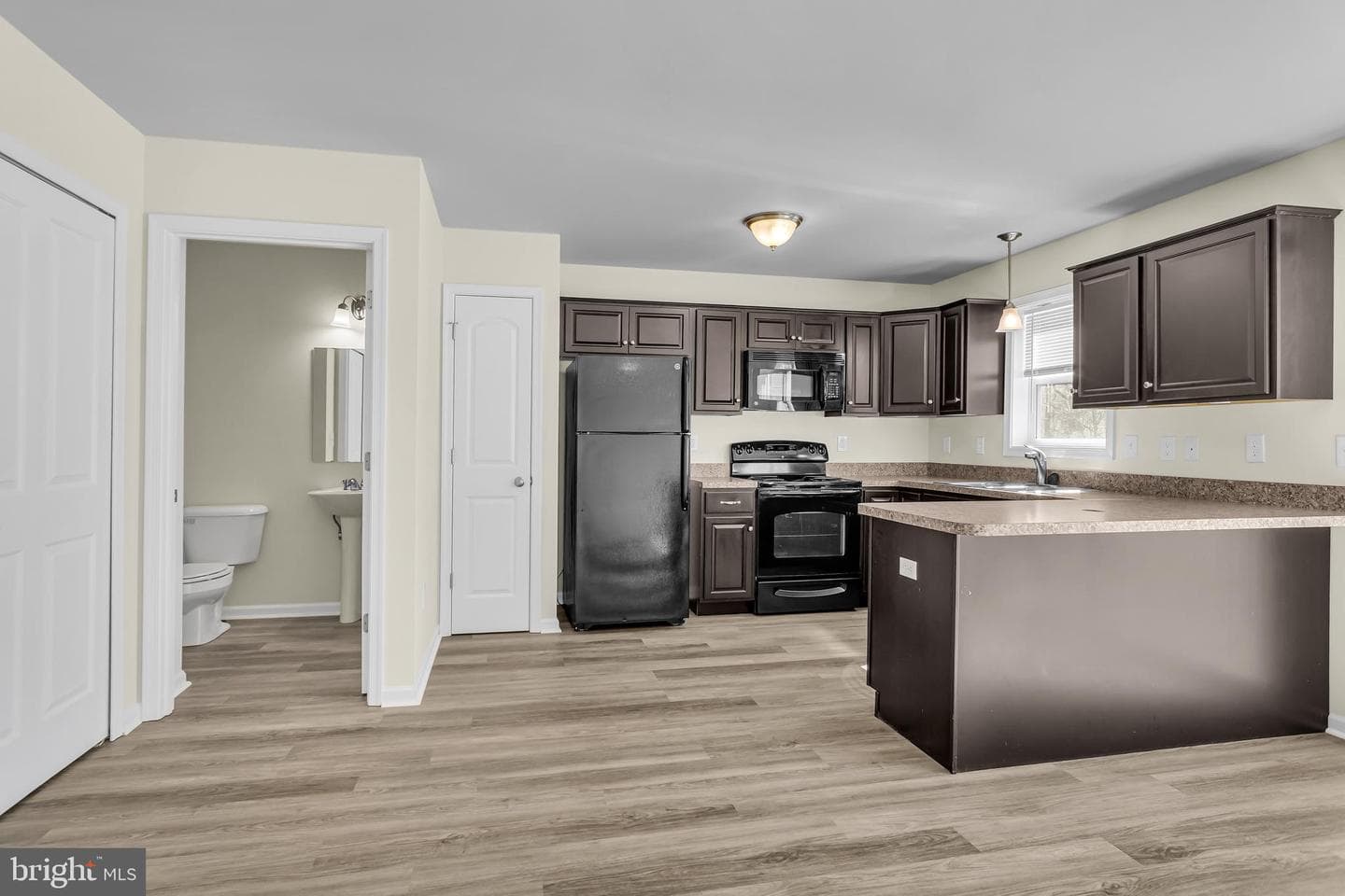 727 Gregs Drive photo 7