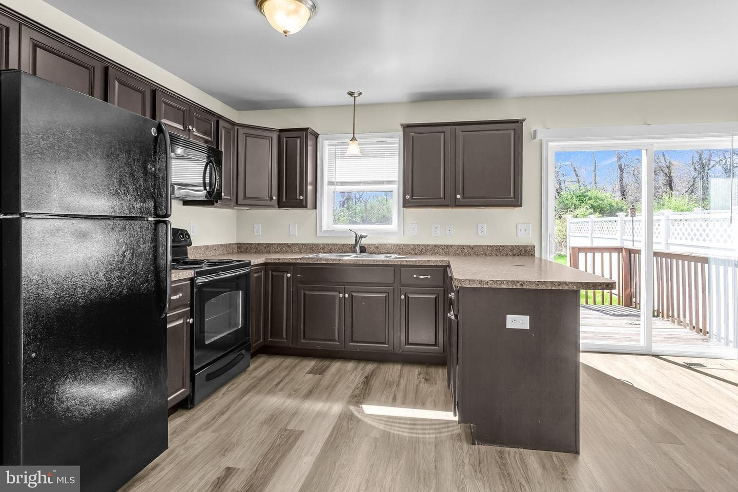 727 Gregs Drive photo 8