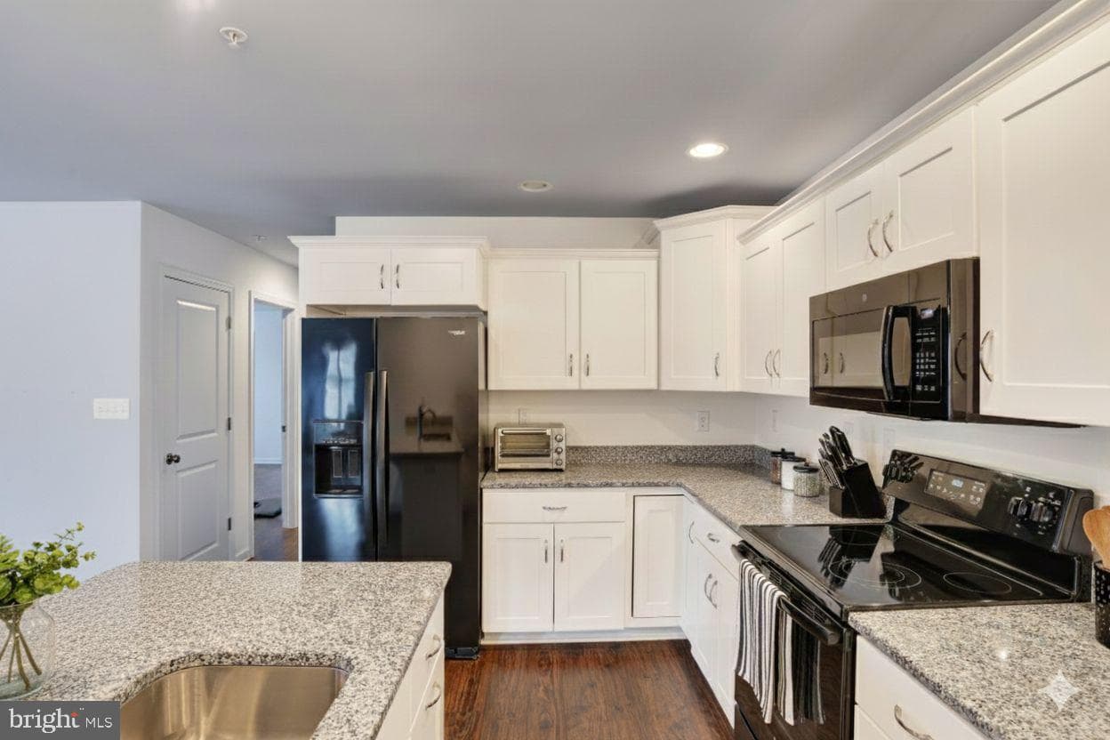 1160 Lonberry Drive photo 9
