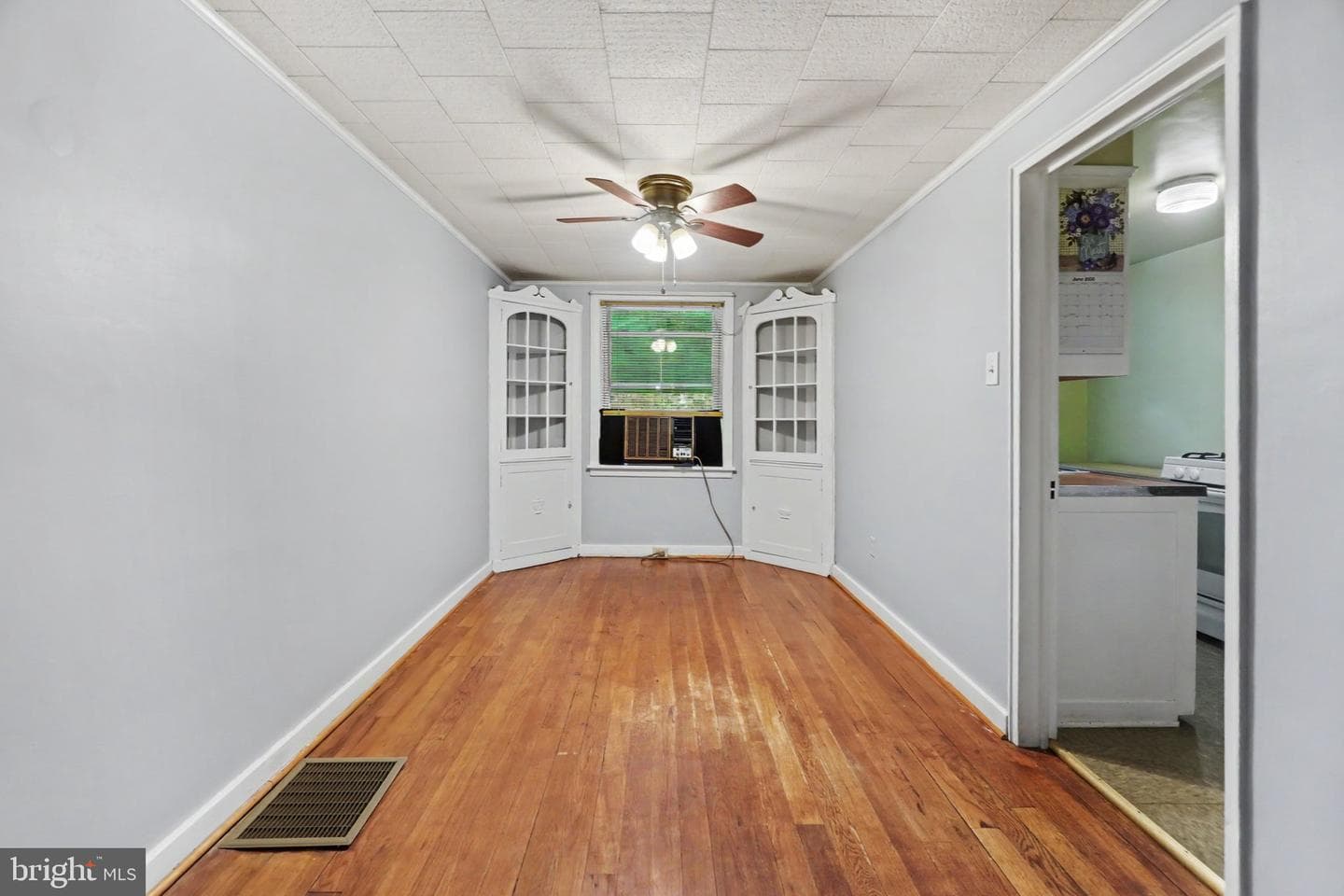 2104 Berryhill Street photo 4