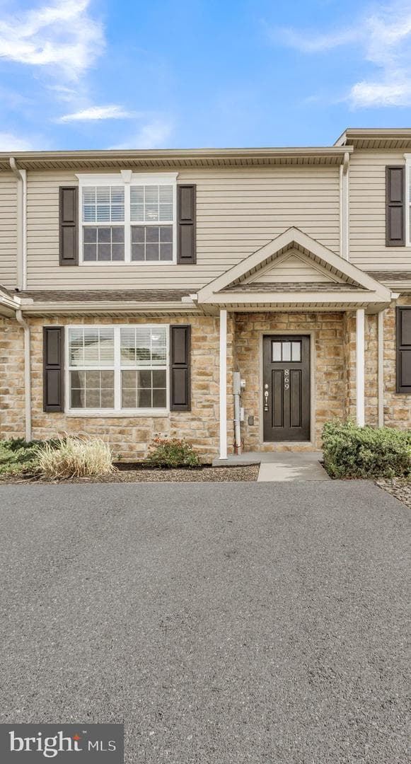 869 Gregs Drive