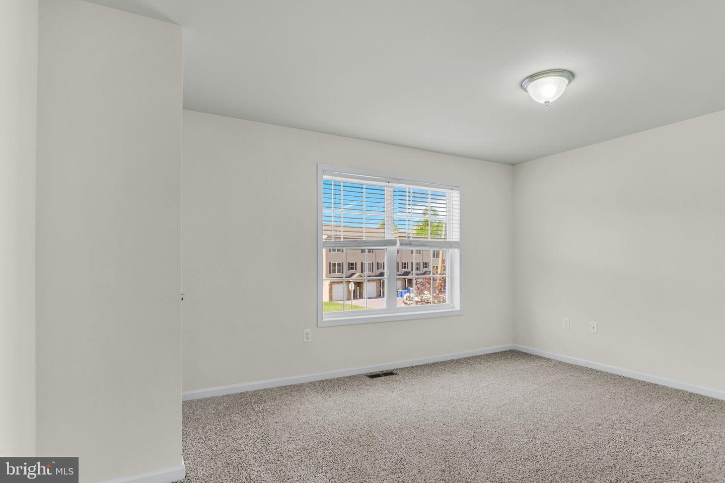 869 Gregs Drive photo 17