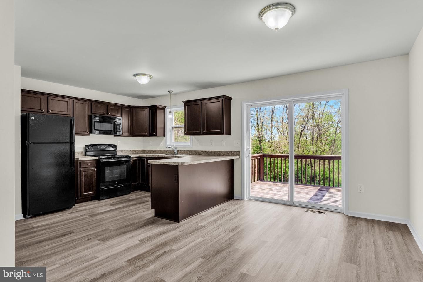 869 Gregs Drive photo 5