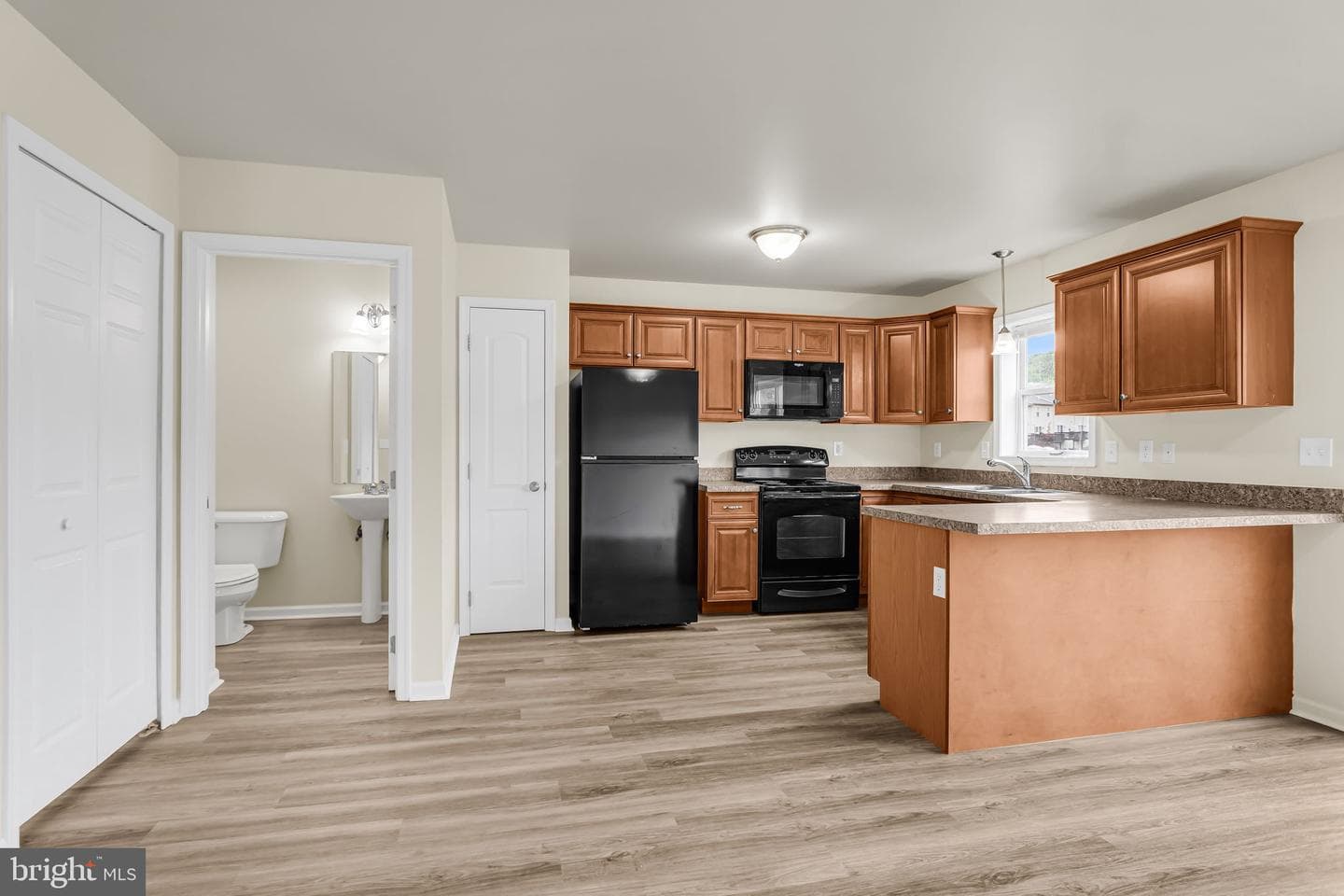 856 Gregs Dr photo 7