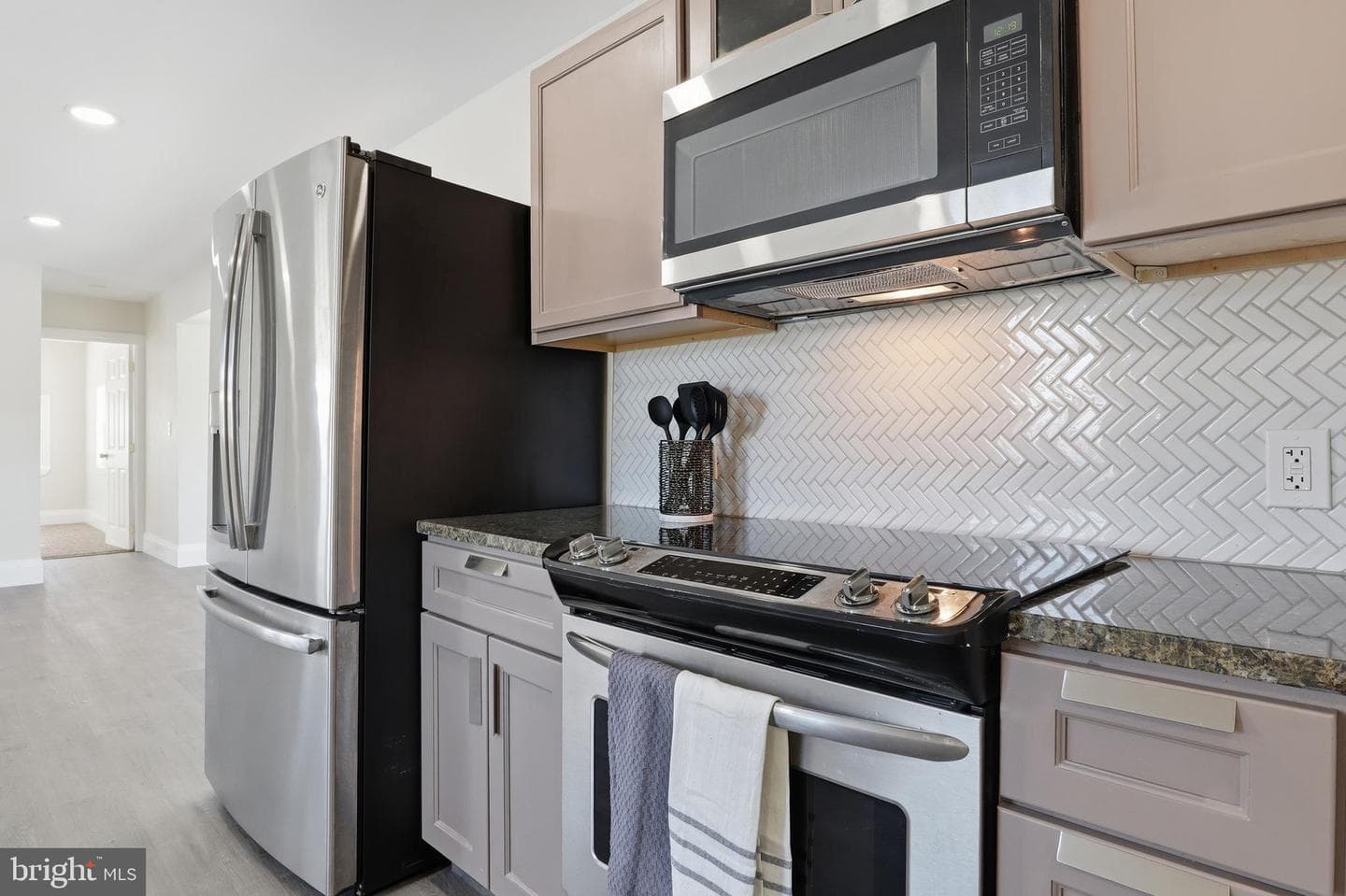 10 Caravan Court photo 12
