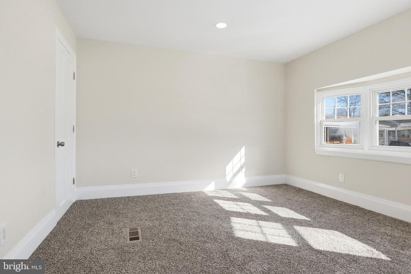 10 Caravan Court photo 16