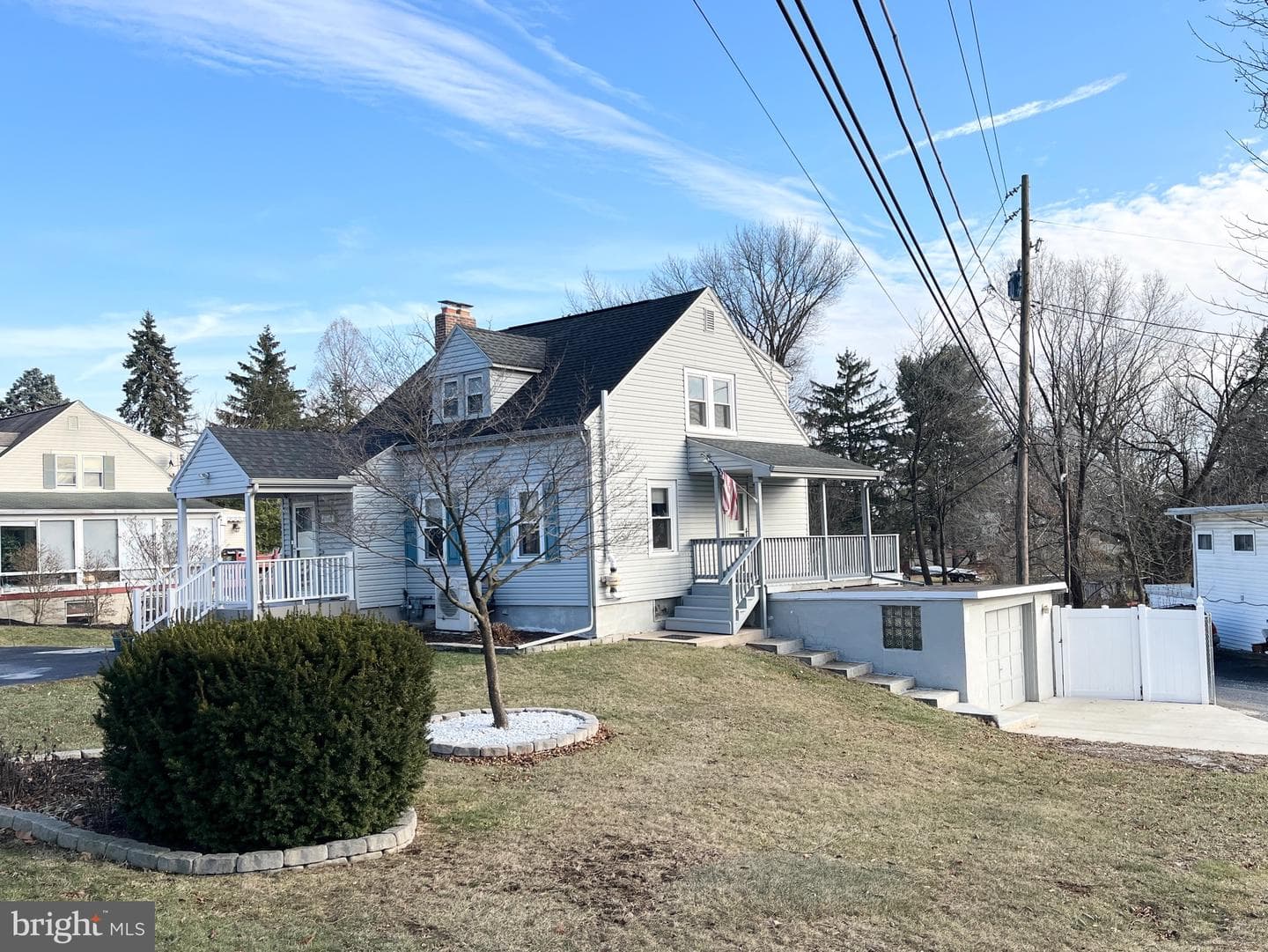 4061 Locust Lane photo 2