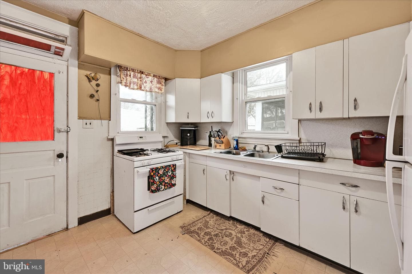 544 Spruce Street photo 16