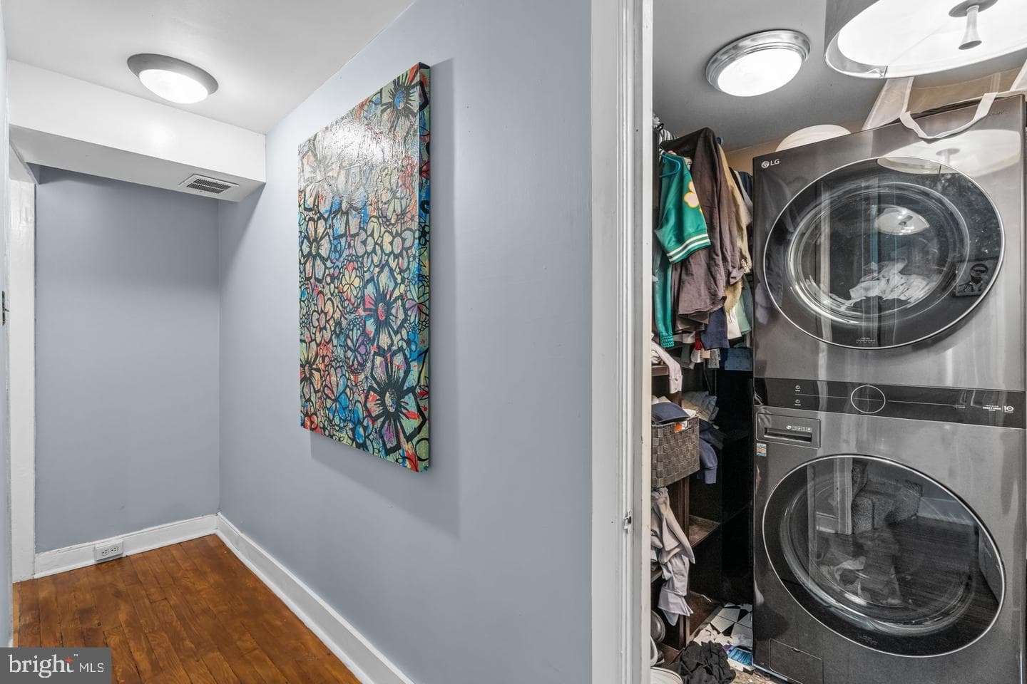 905 Capital St photo 15