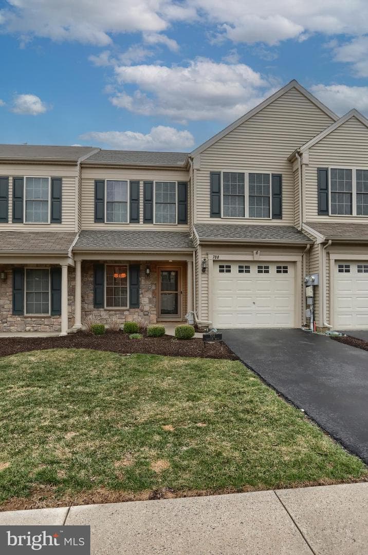 708 Creekside Drive