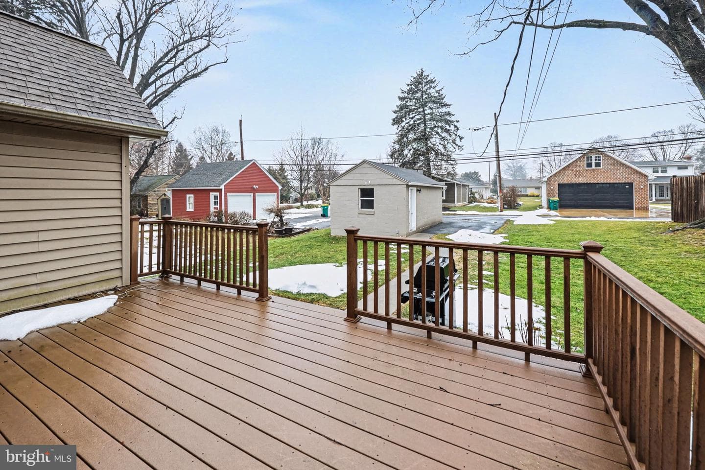 251 Maple Avenue photo 28