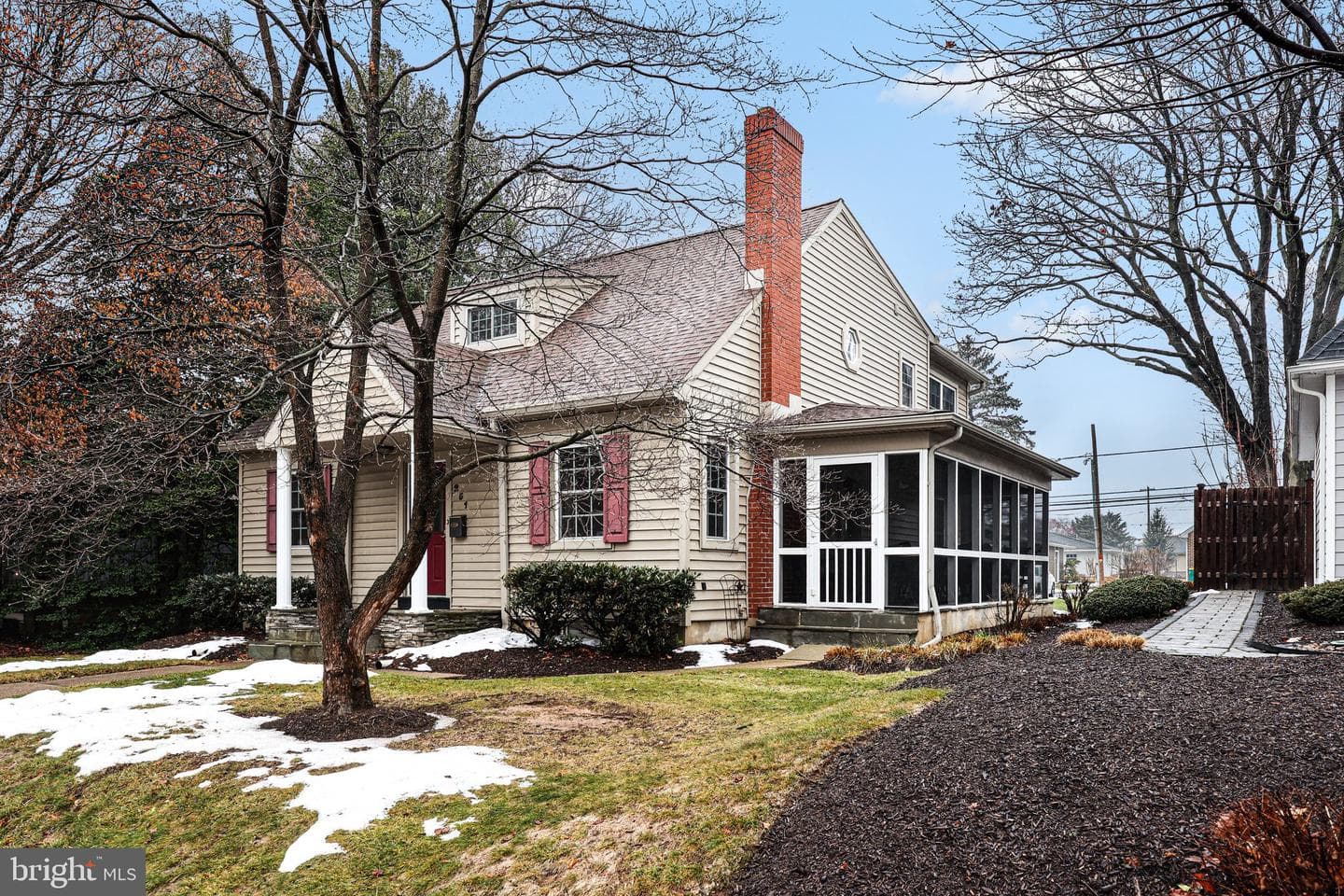 251 Maple Avenue photo 33