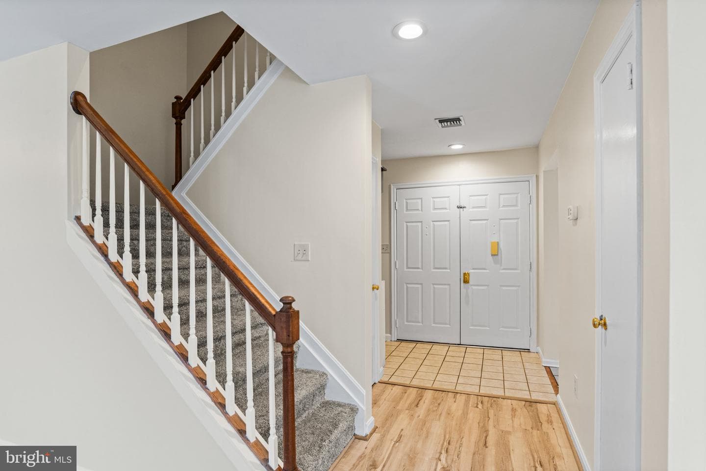 207 Crescent Drive photo 4