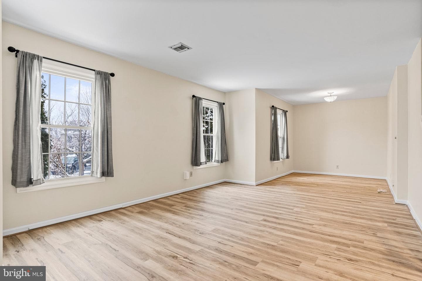 207 Crescent Drive photo 6