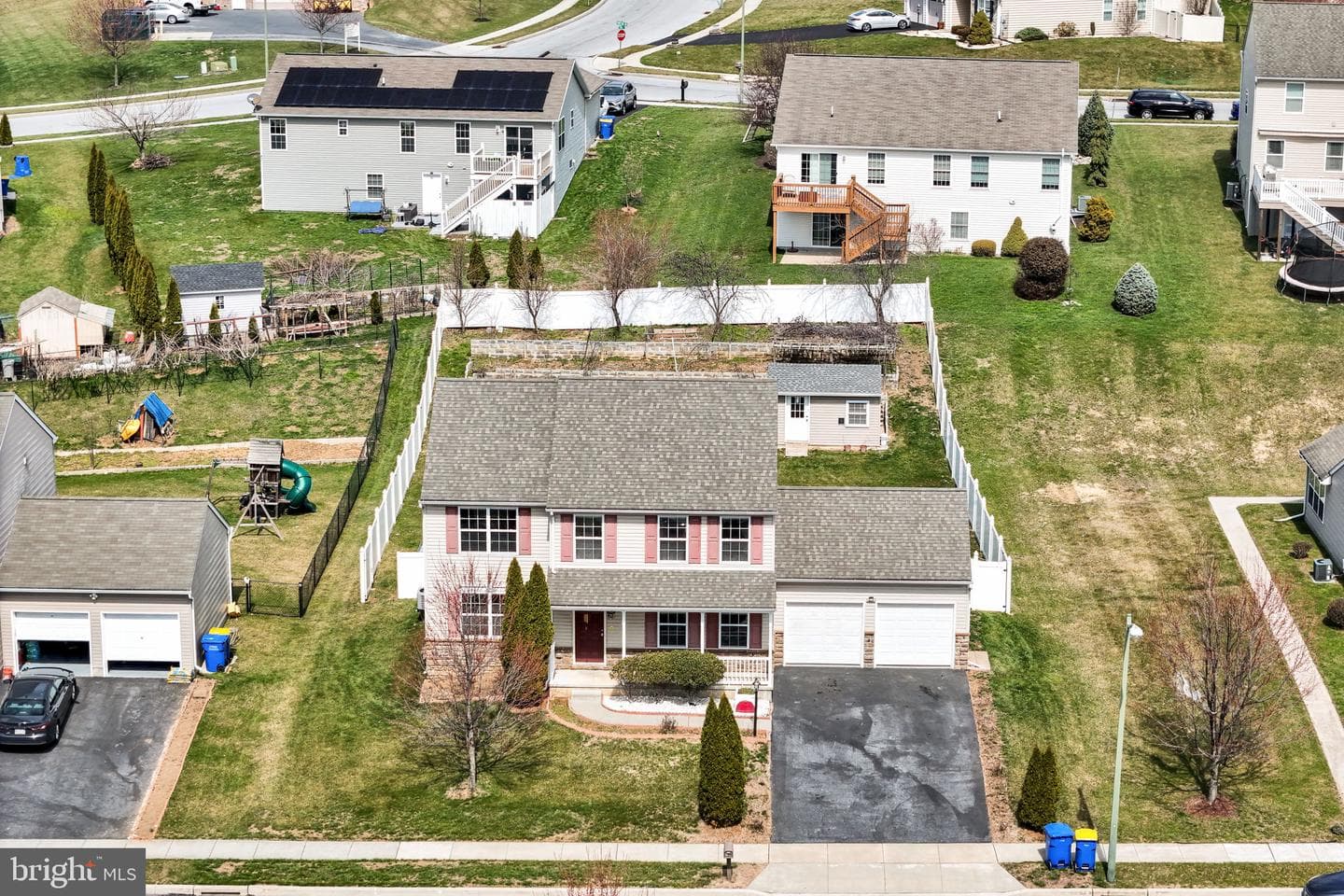 554 Yale Street photo 12
