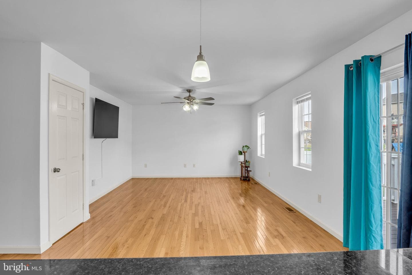 554 Yale Street photo 26