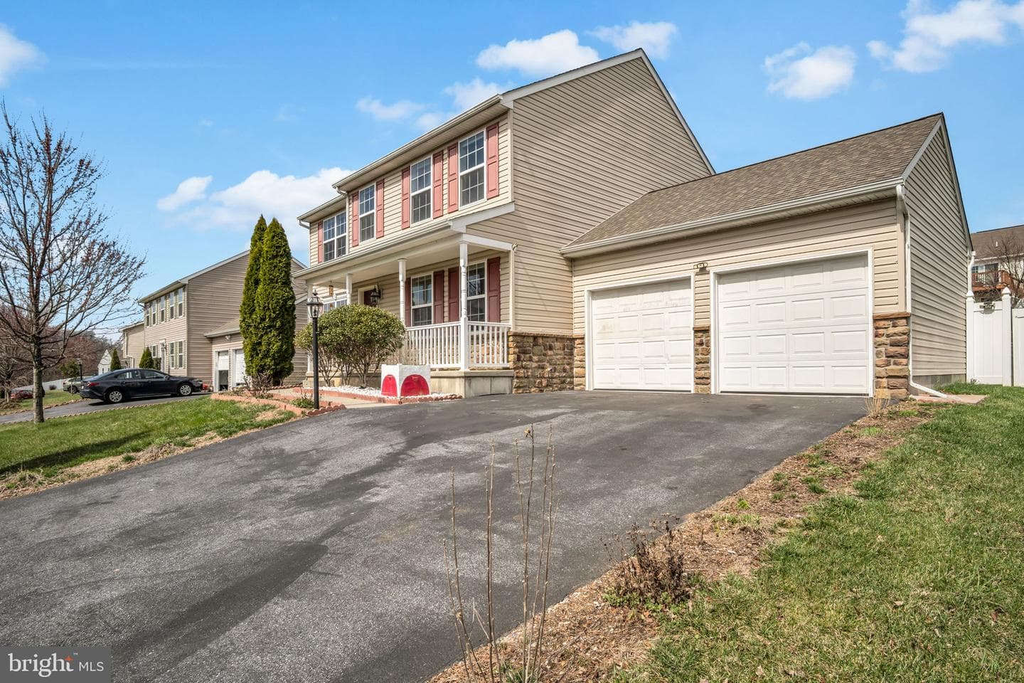 554 Yale Street photo 3