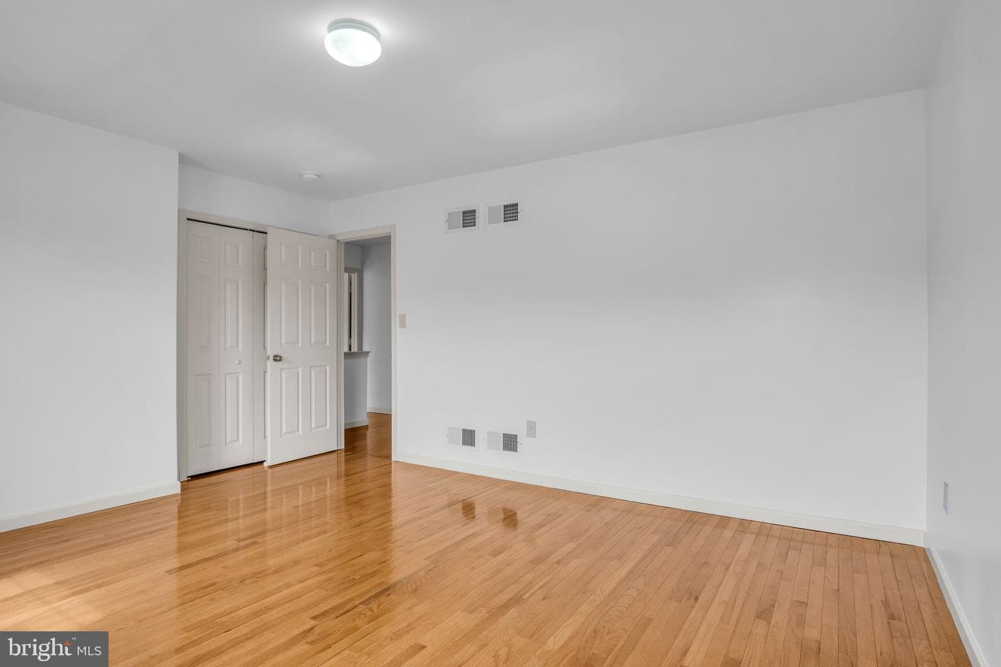 554 Yale Street photo 31
