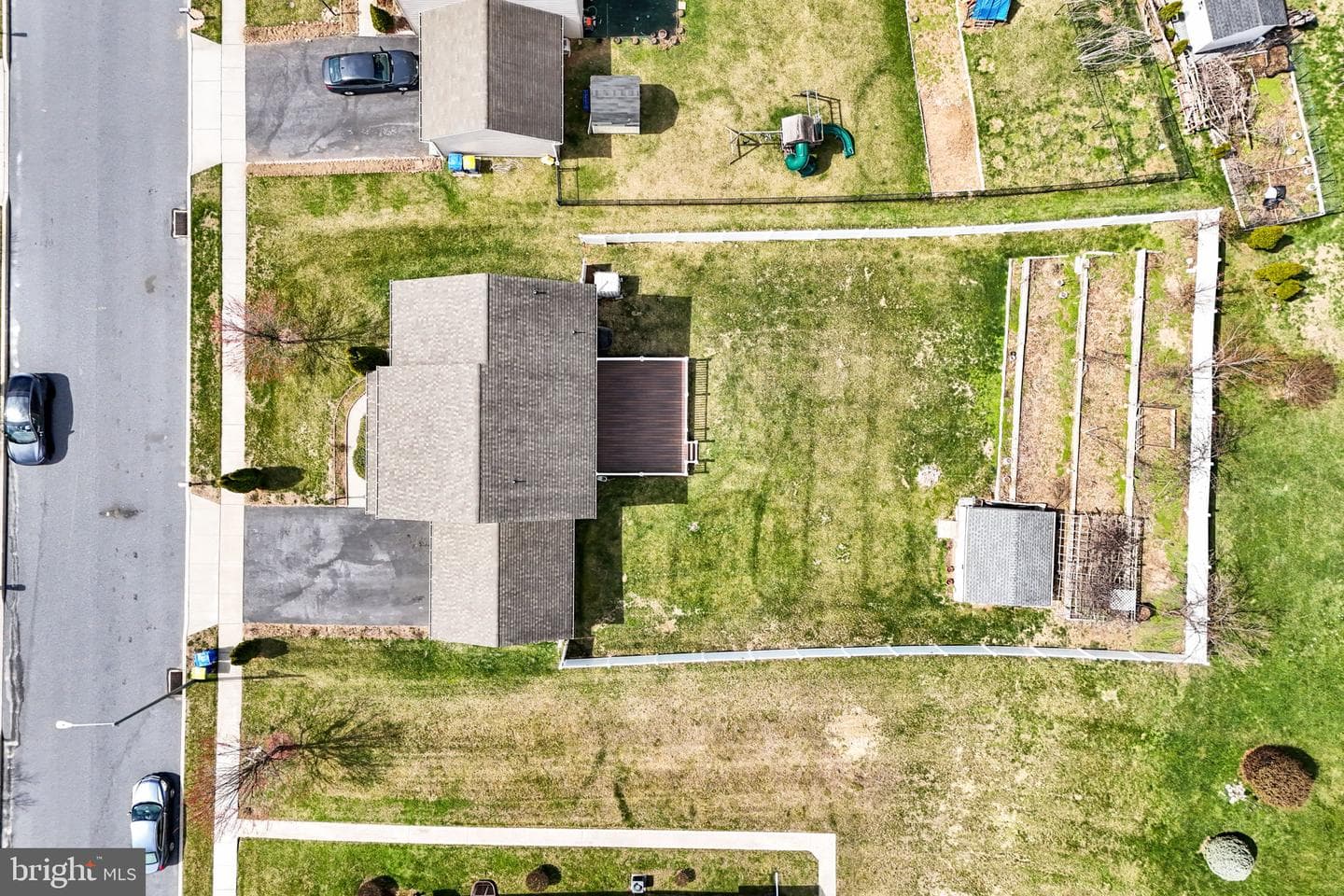 554 Yale Street photo 7