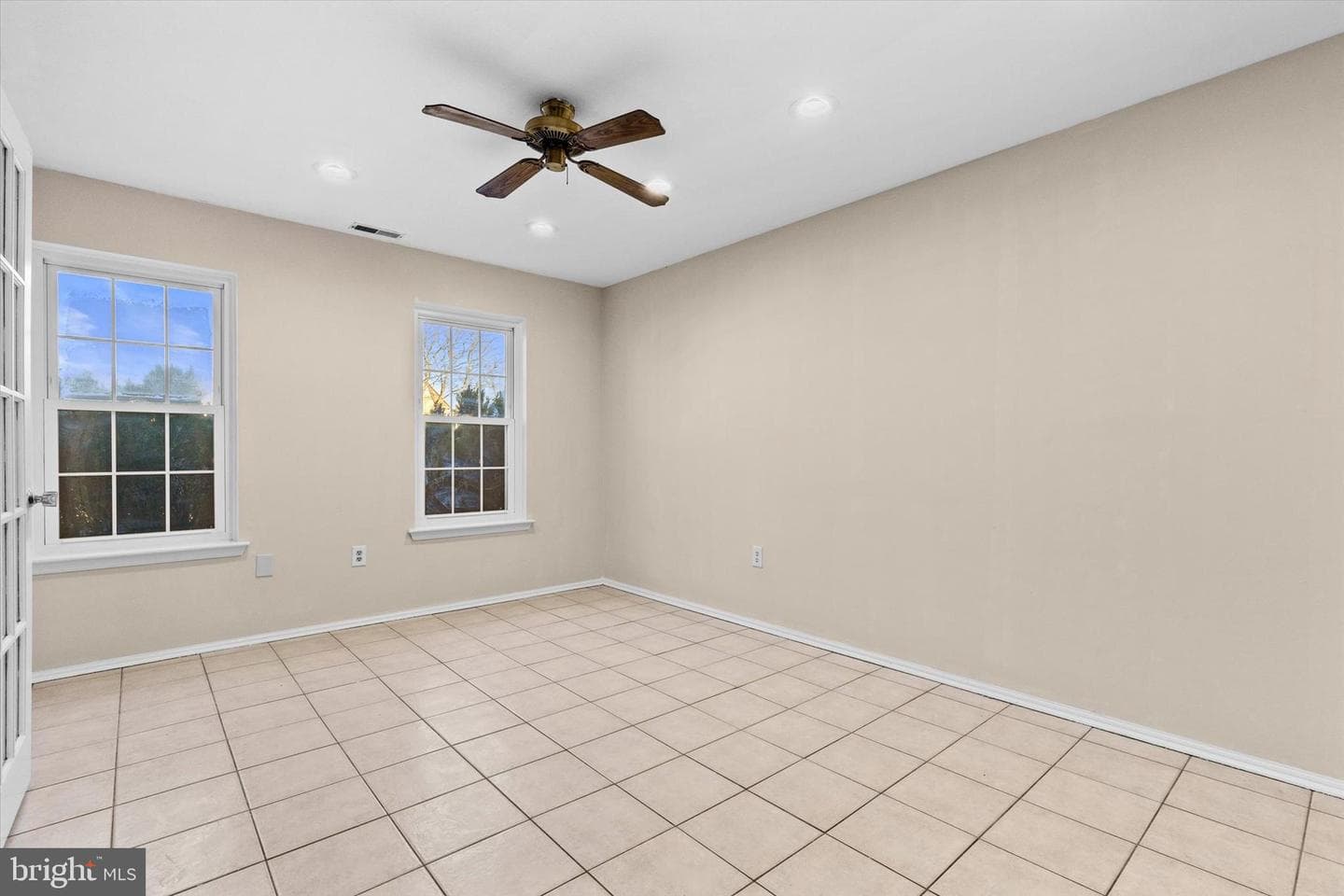 1157 Wintertide Drive photo 5