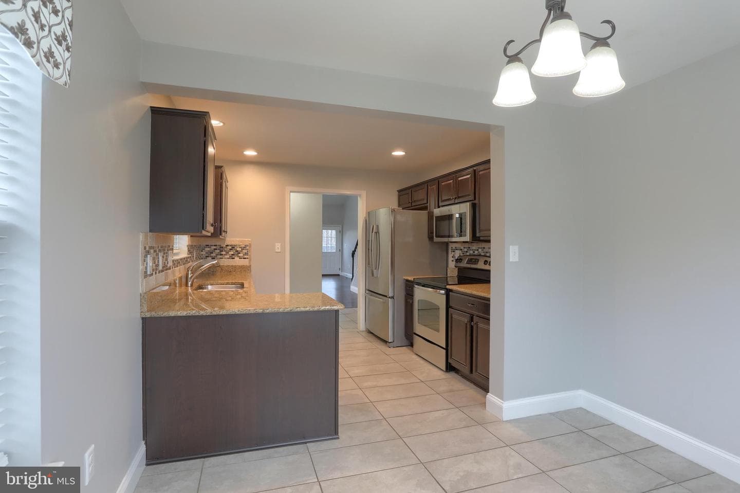 201 Tiverton Lane photo 28