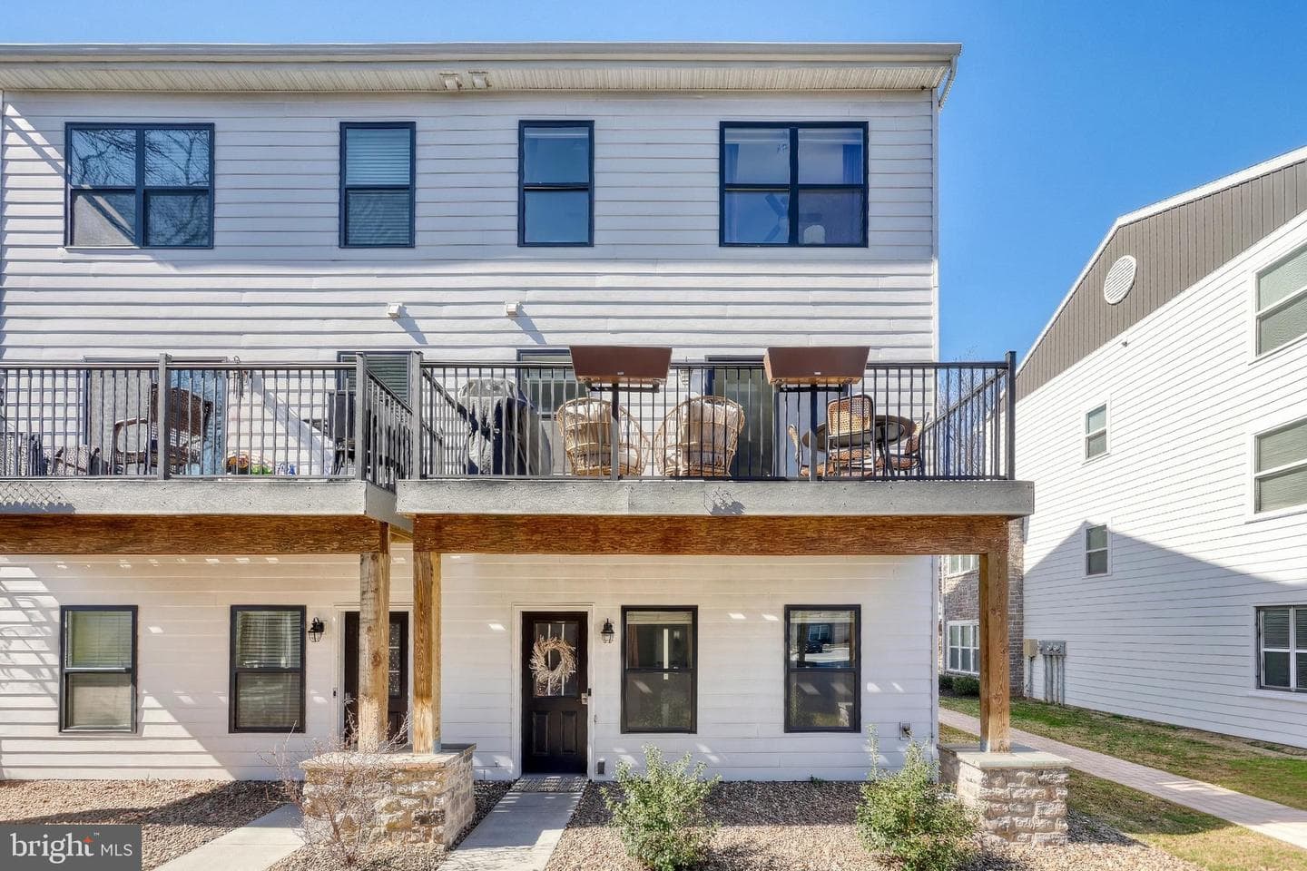 125 High Pointe Drive photo 33