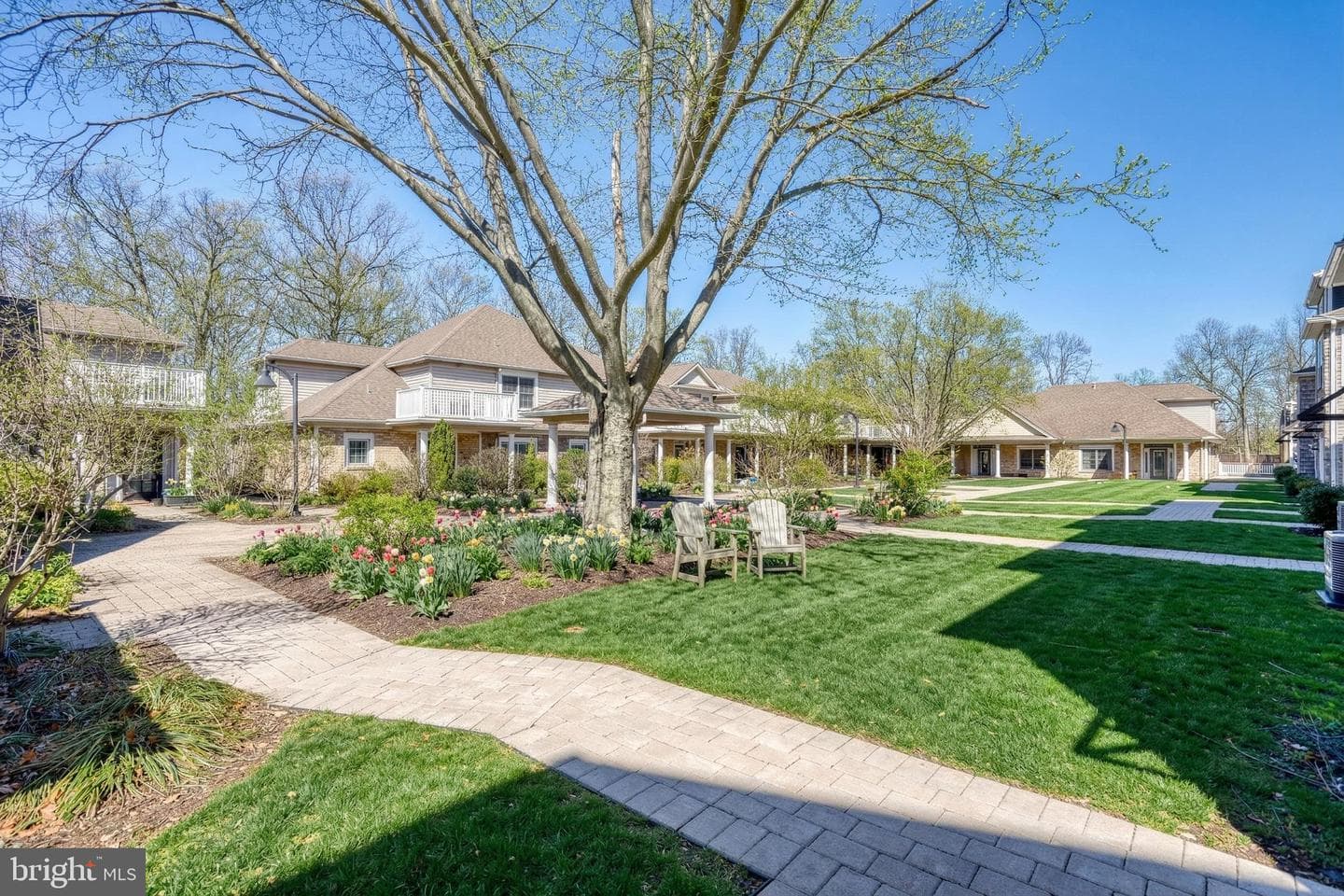 125 High Pointe Drive photo 36
