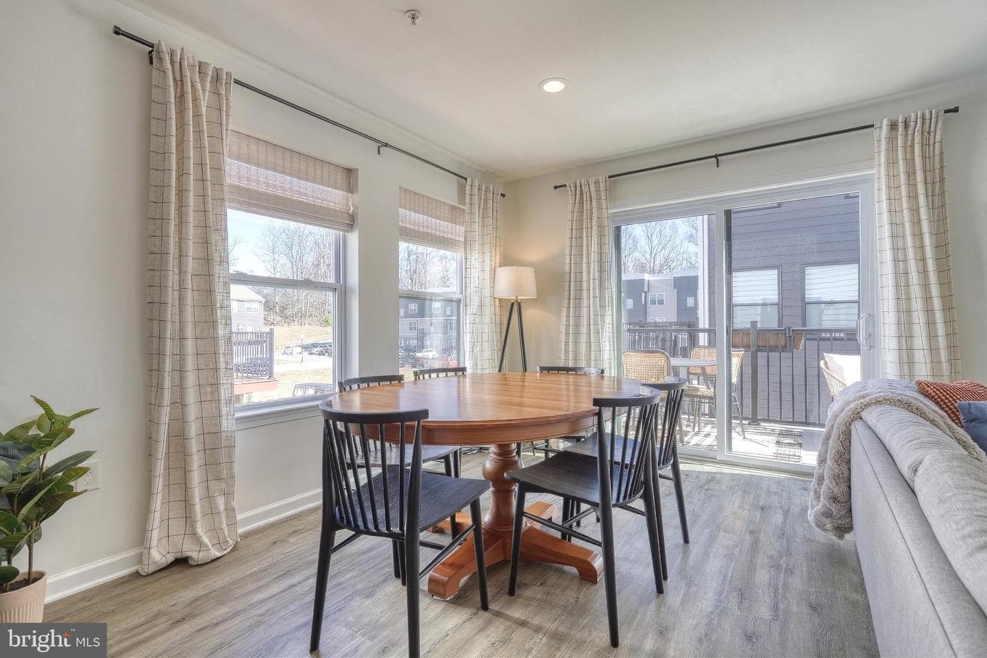 125 High Pointe Drive photo 9