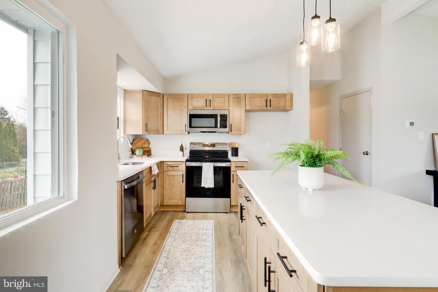 2900 Butler Street photo 10
