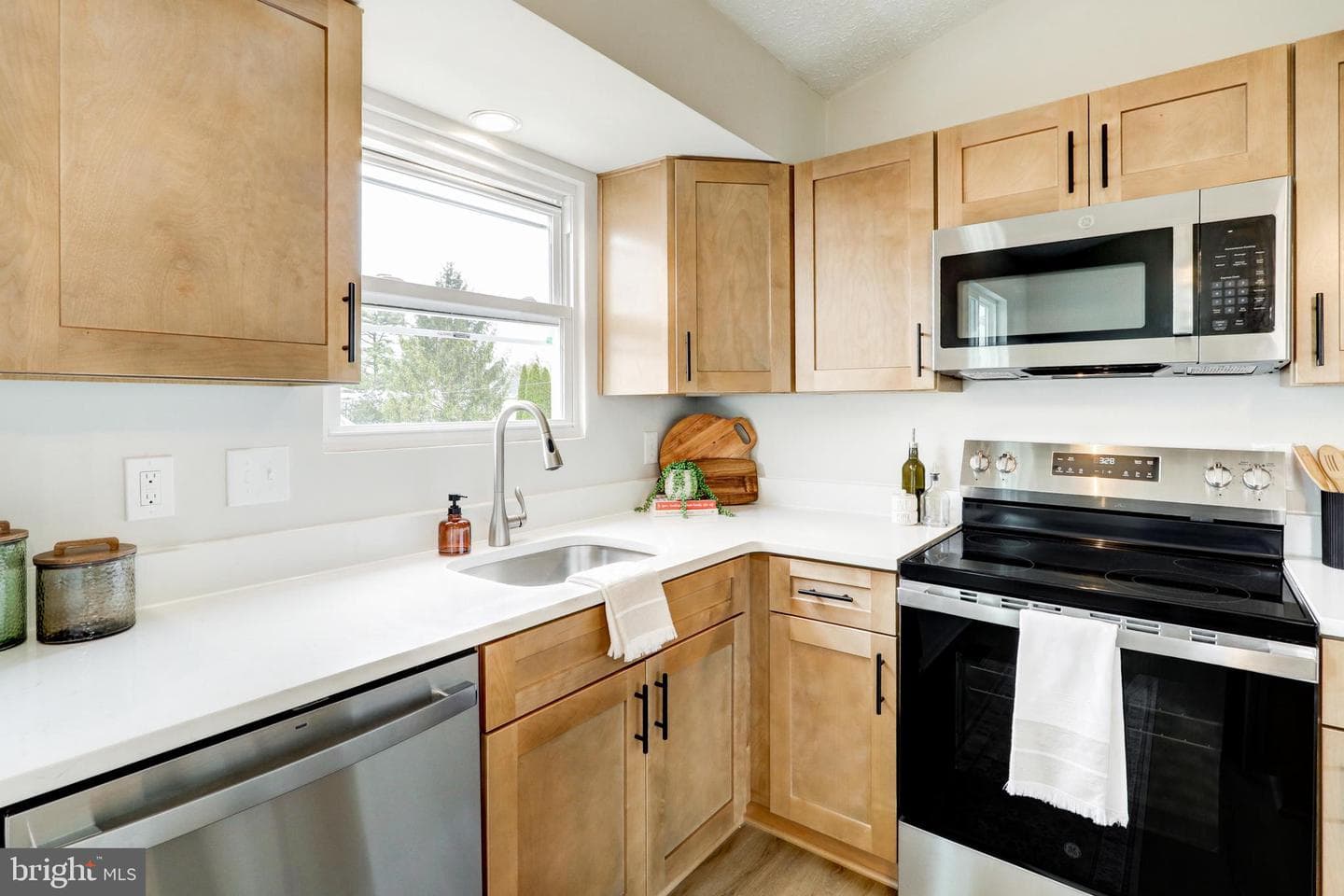 2900 Butler Street photo 11