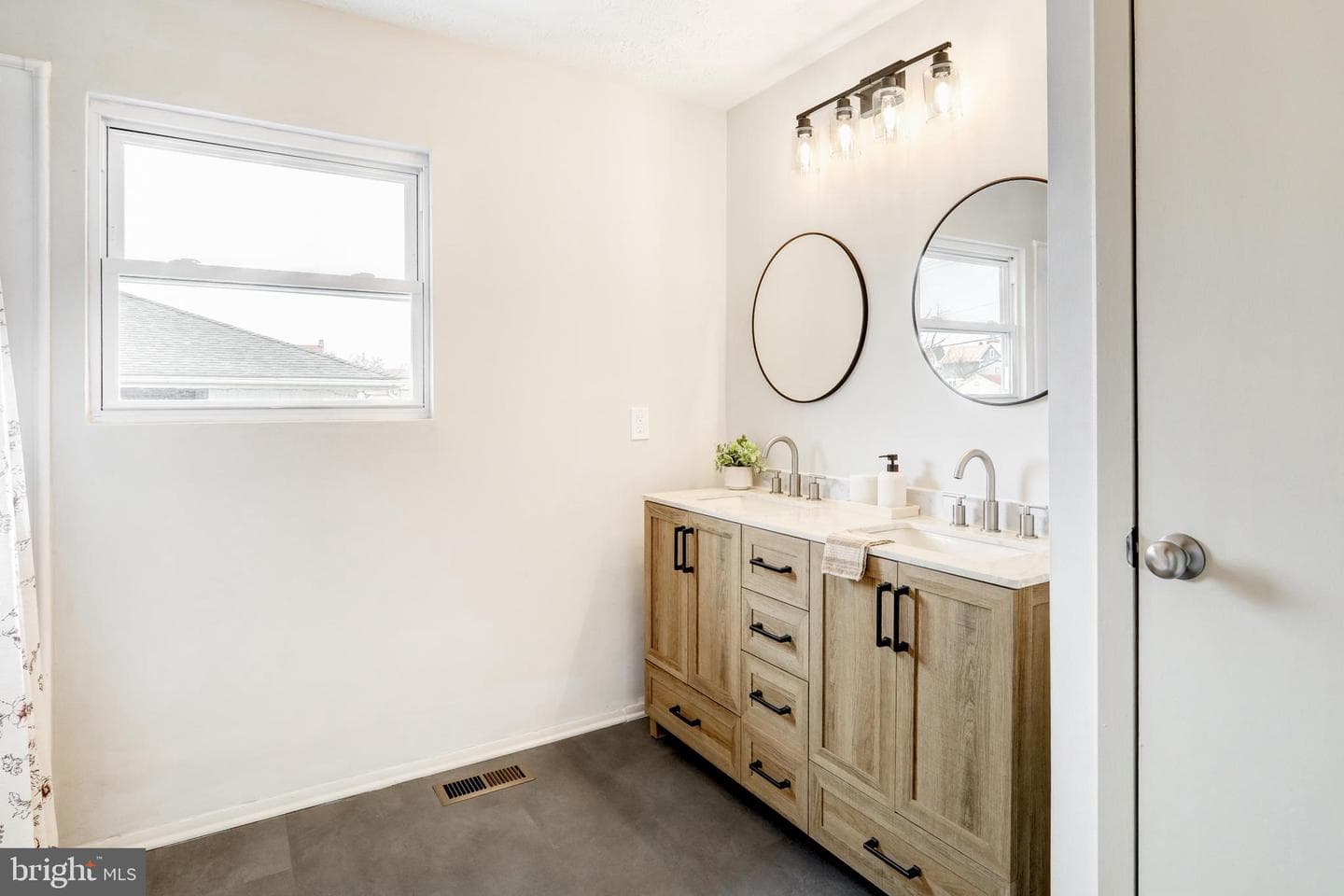 2900 Butler Street photo 20