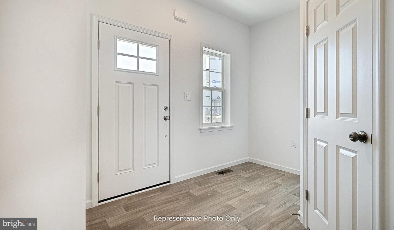 7843 Oak Brook Drive photo 4