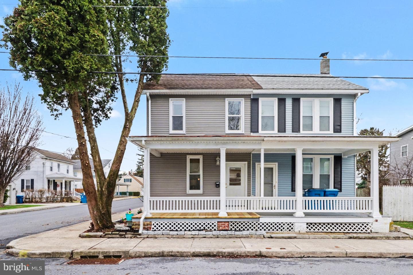 301 W 2nd Street photo 2