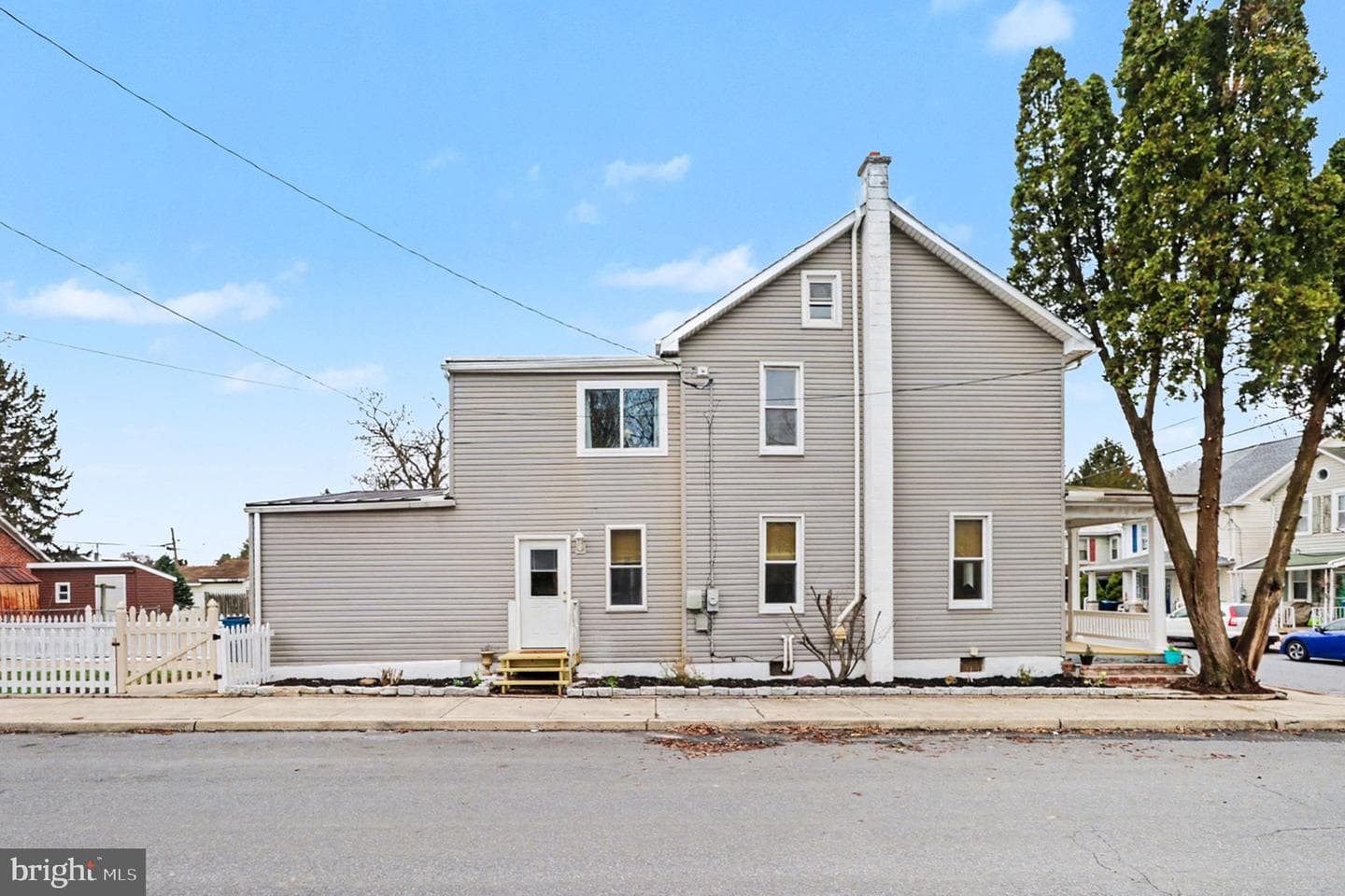 301 W 2nd Street photo 24