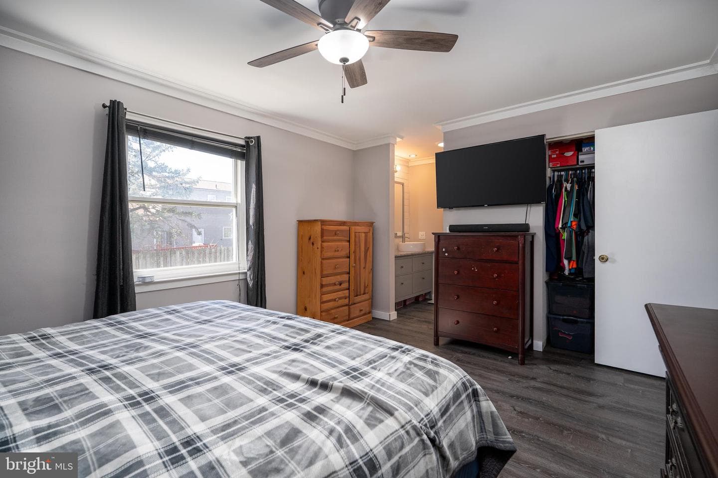 799 Martin Lane photo 18