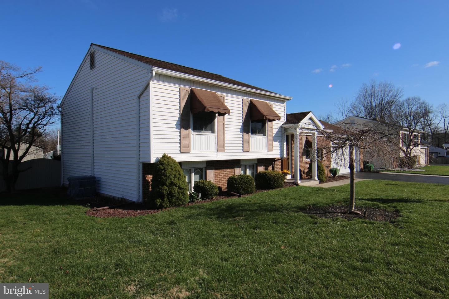 4856 Springtop Drive photo 3
