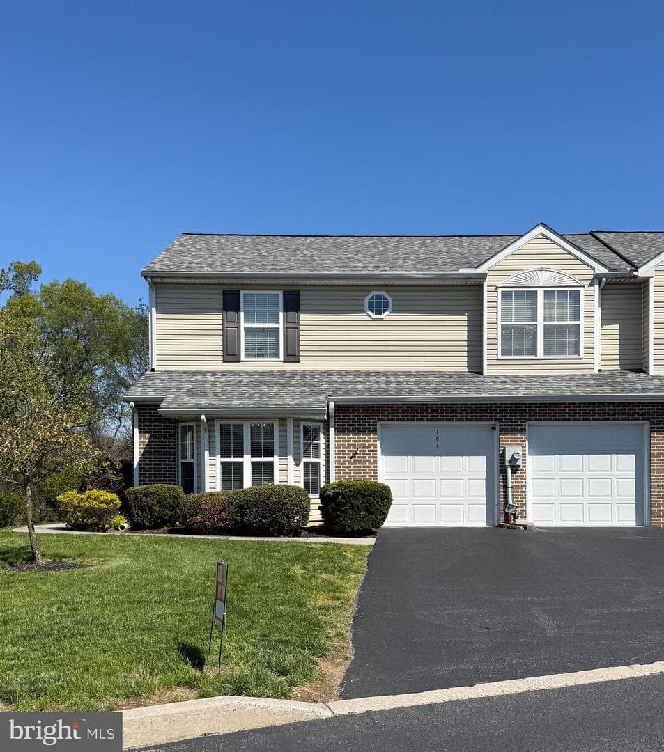 151 Peregrine Lane photo 2