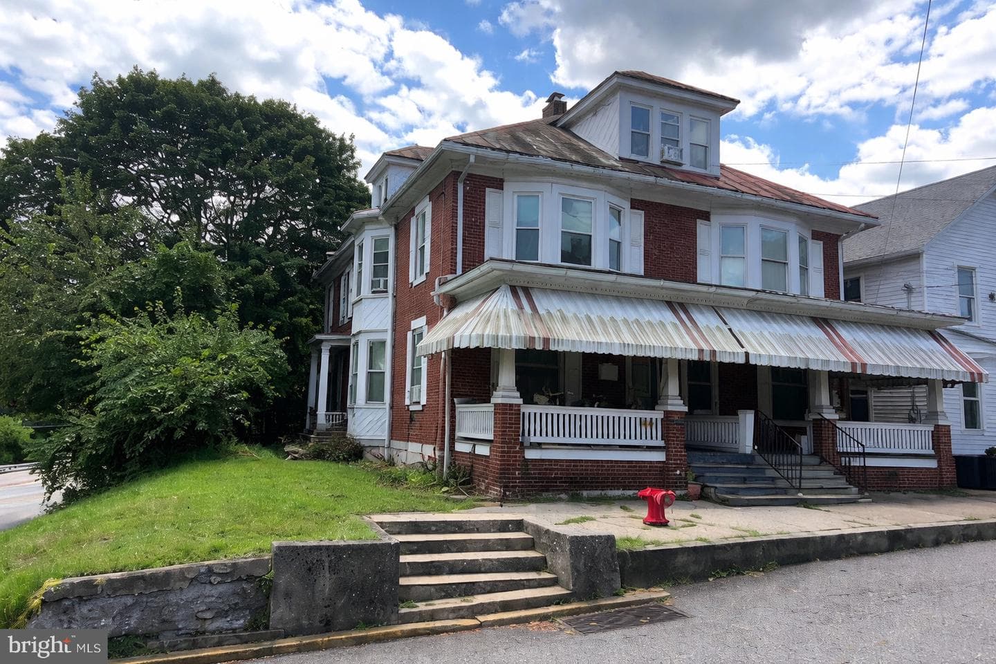 198 Pine Street photo 2