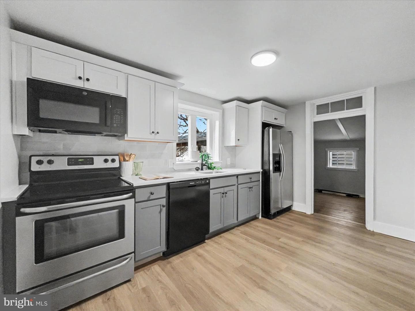 257 Moore Street photo 10