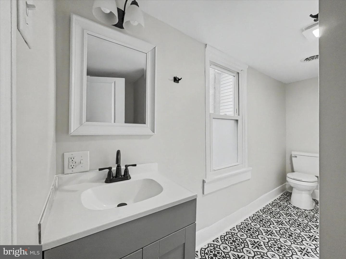 257 Moore Street photo 18