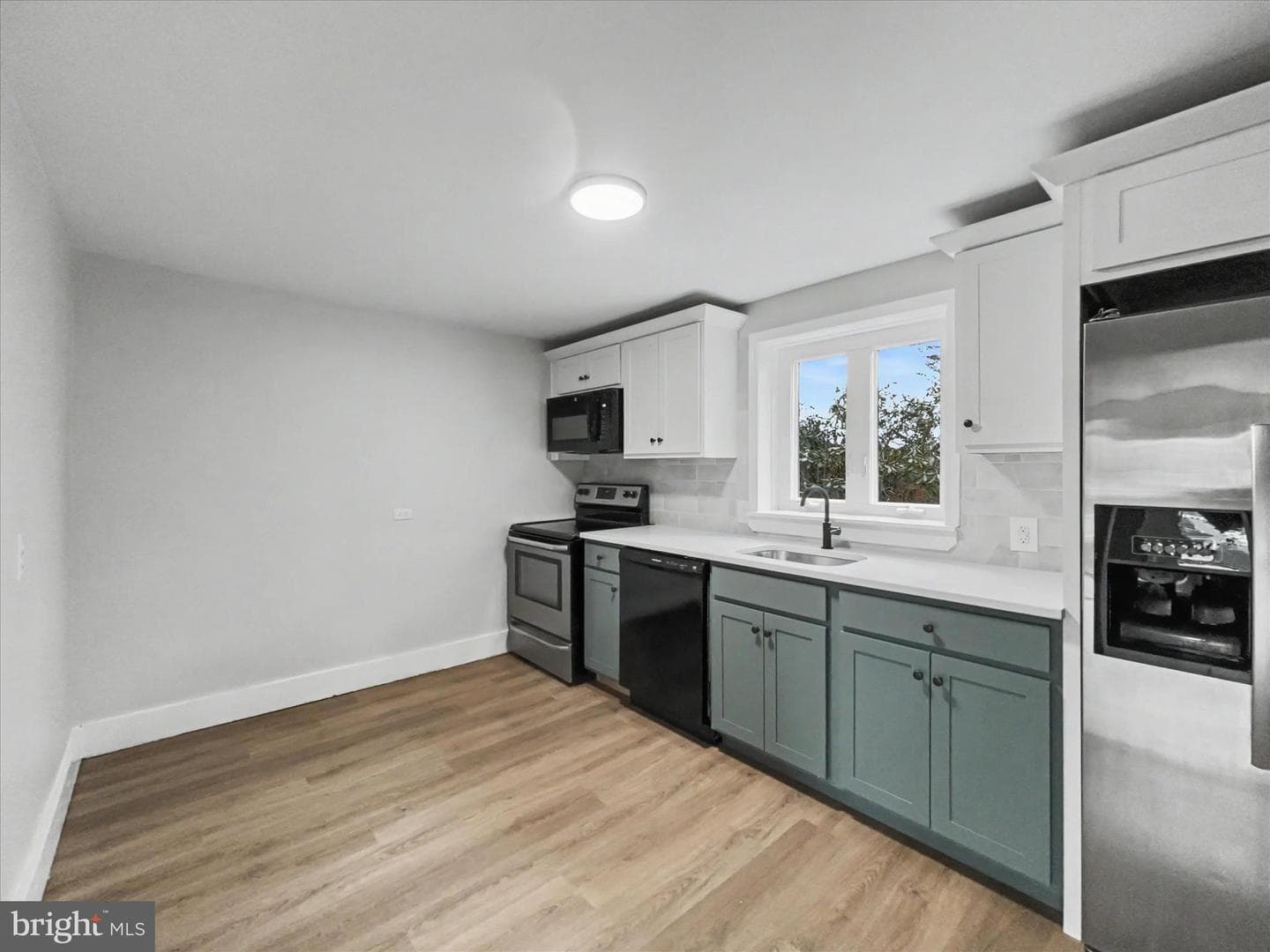 257 Moore Street photo 8