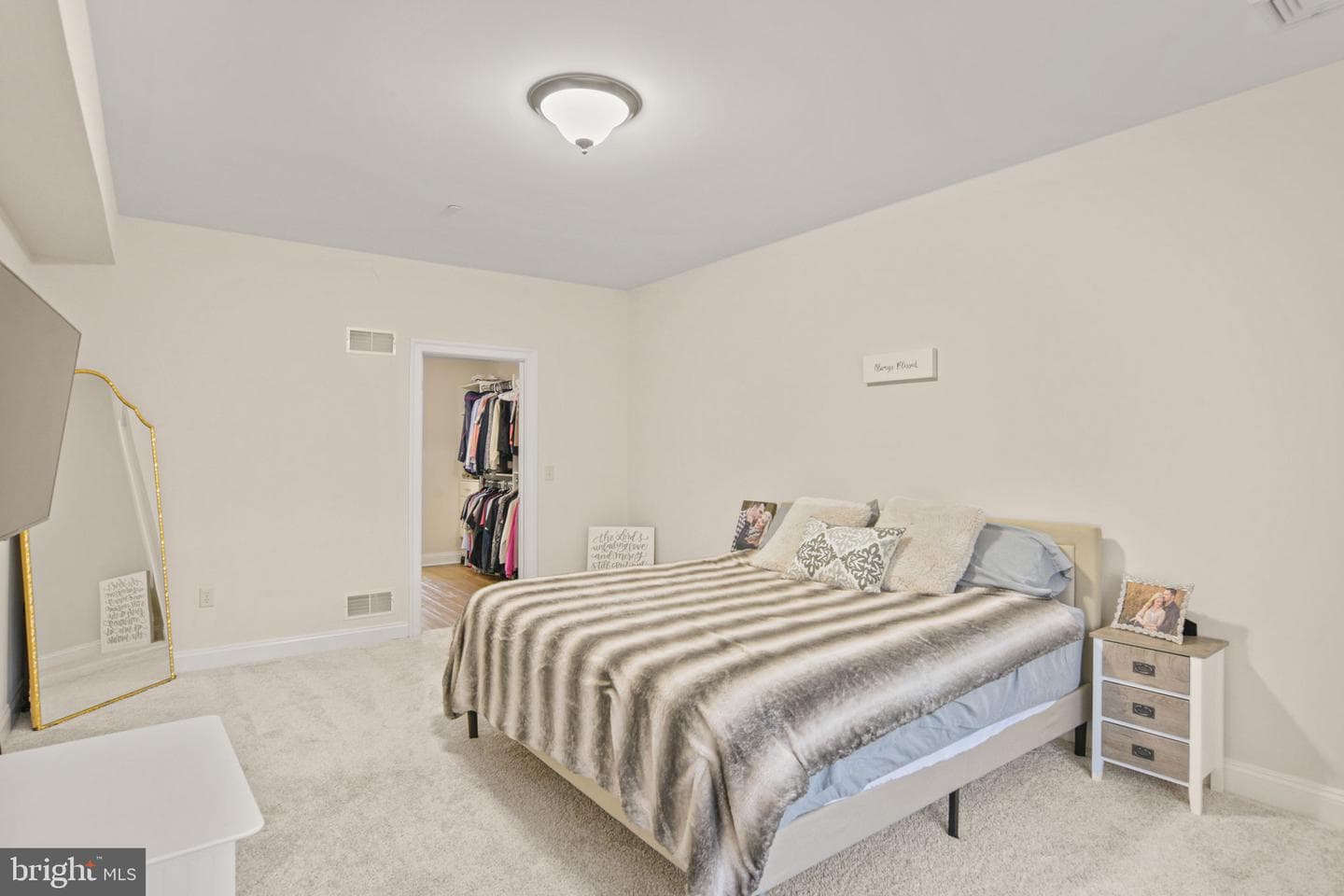 102 High Pointe Drive photo 15