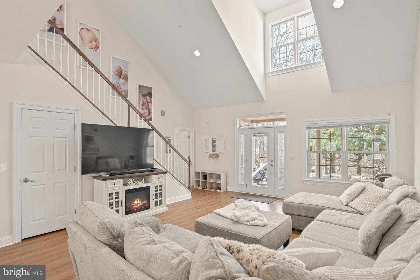 102 High Pointe Drive photo 3