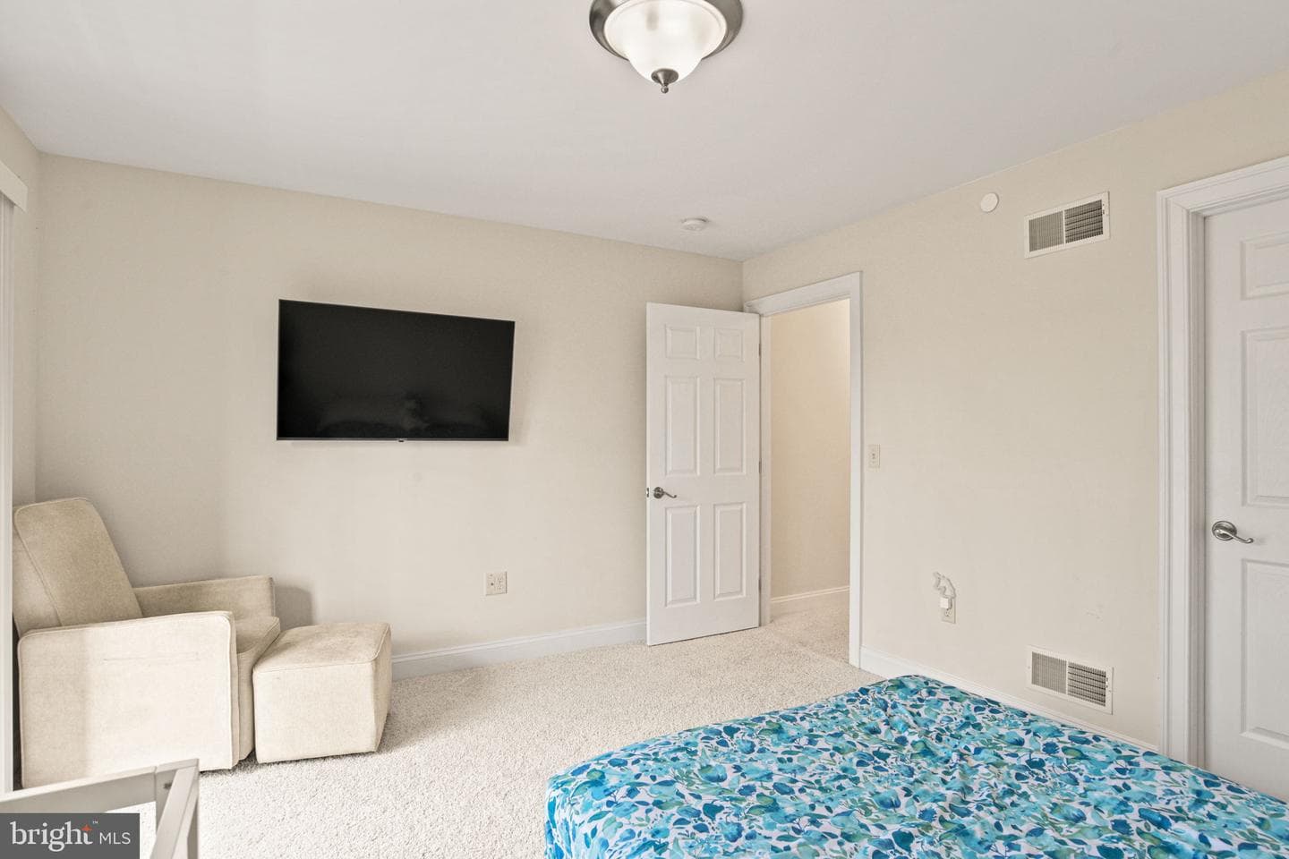 102 High Pointe Drive photo 34