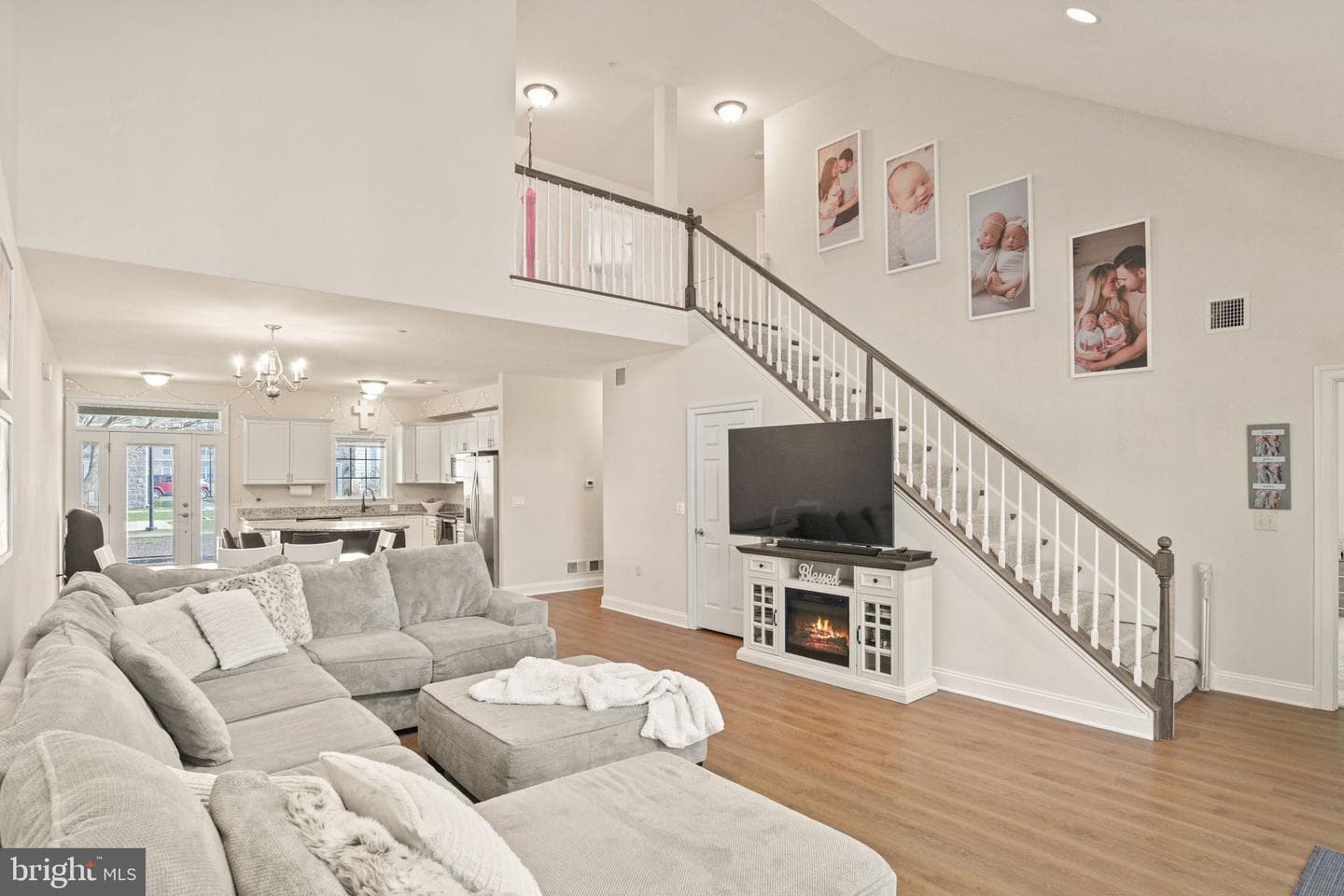 102 High Pointe Drive photo 4