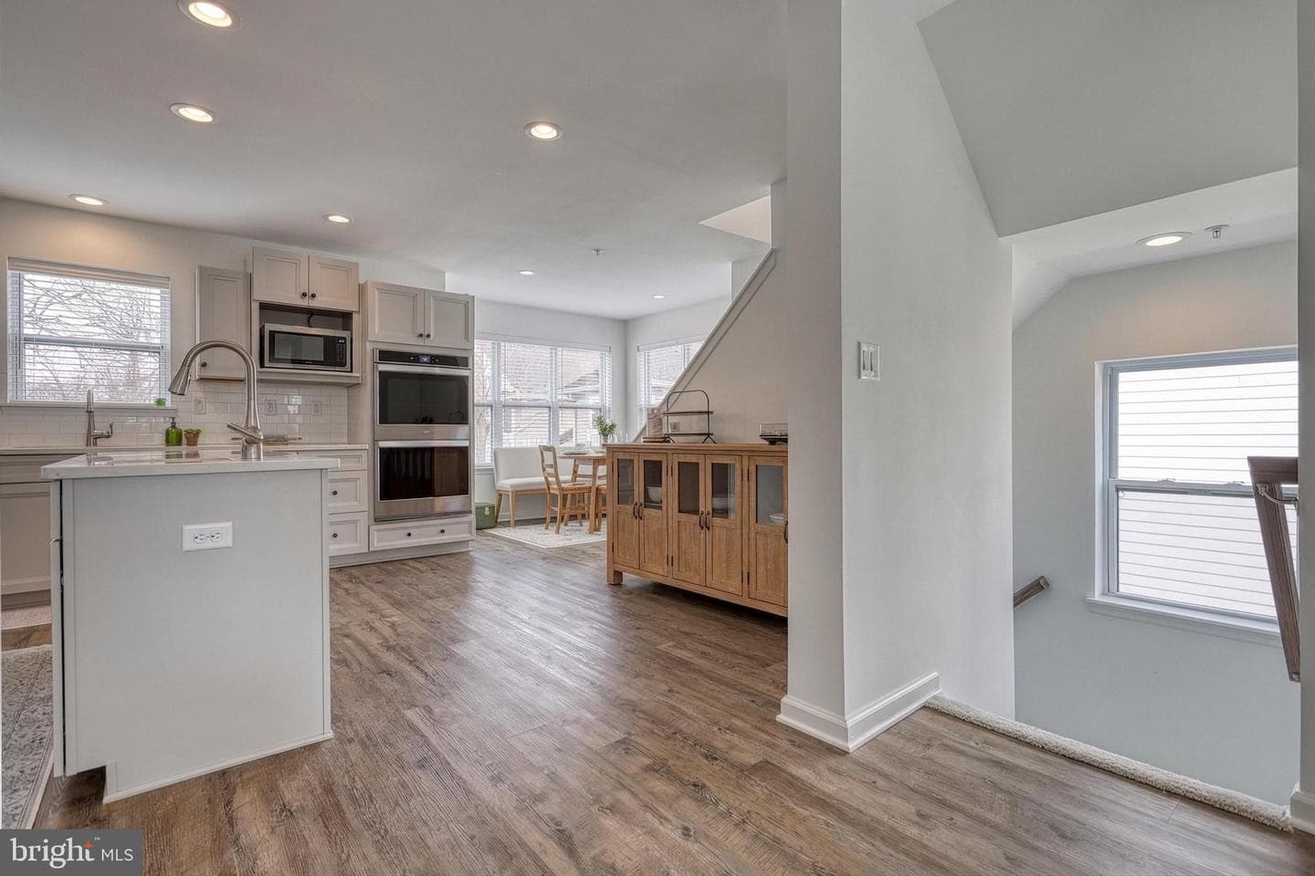 161 High Pointe Drive photo 11