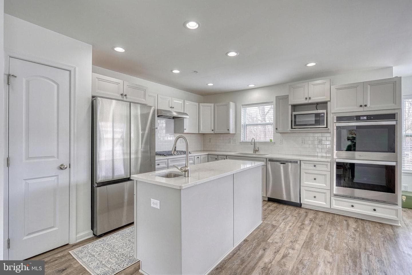 161 High Pointe Drive photo 12