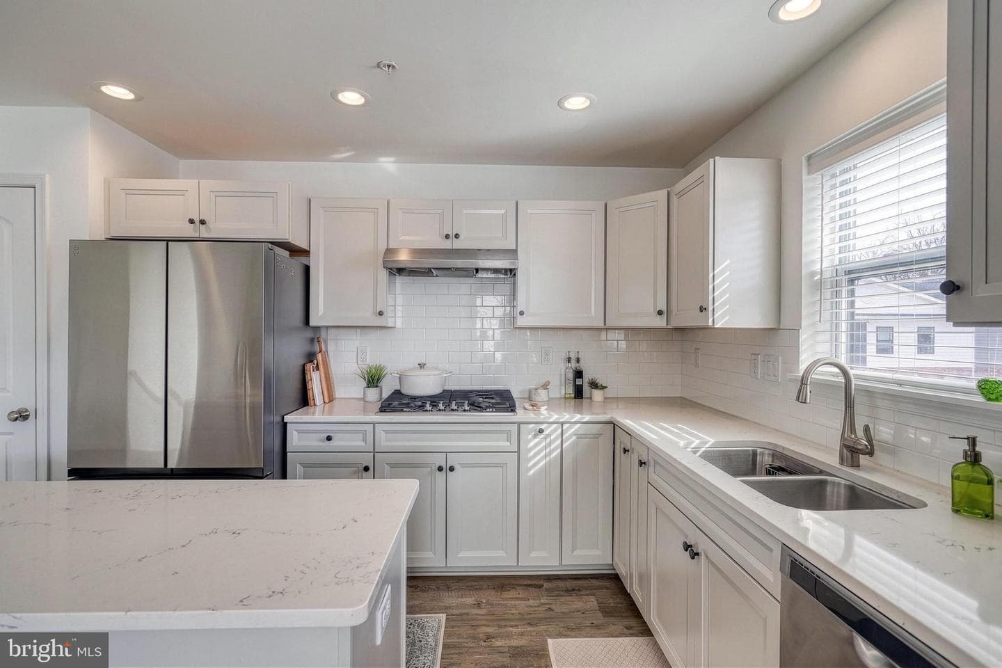 161 High Pointe Drive photo 14