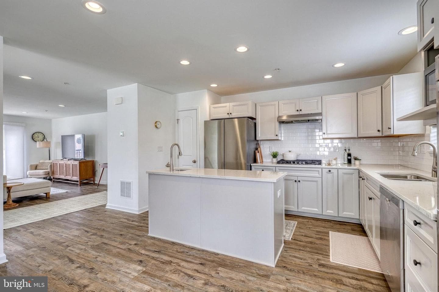 161 High Pointe Drive photo 15